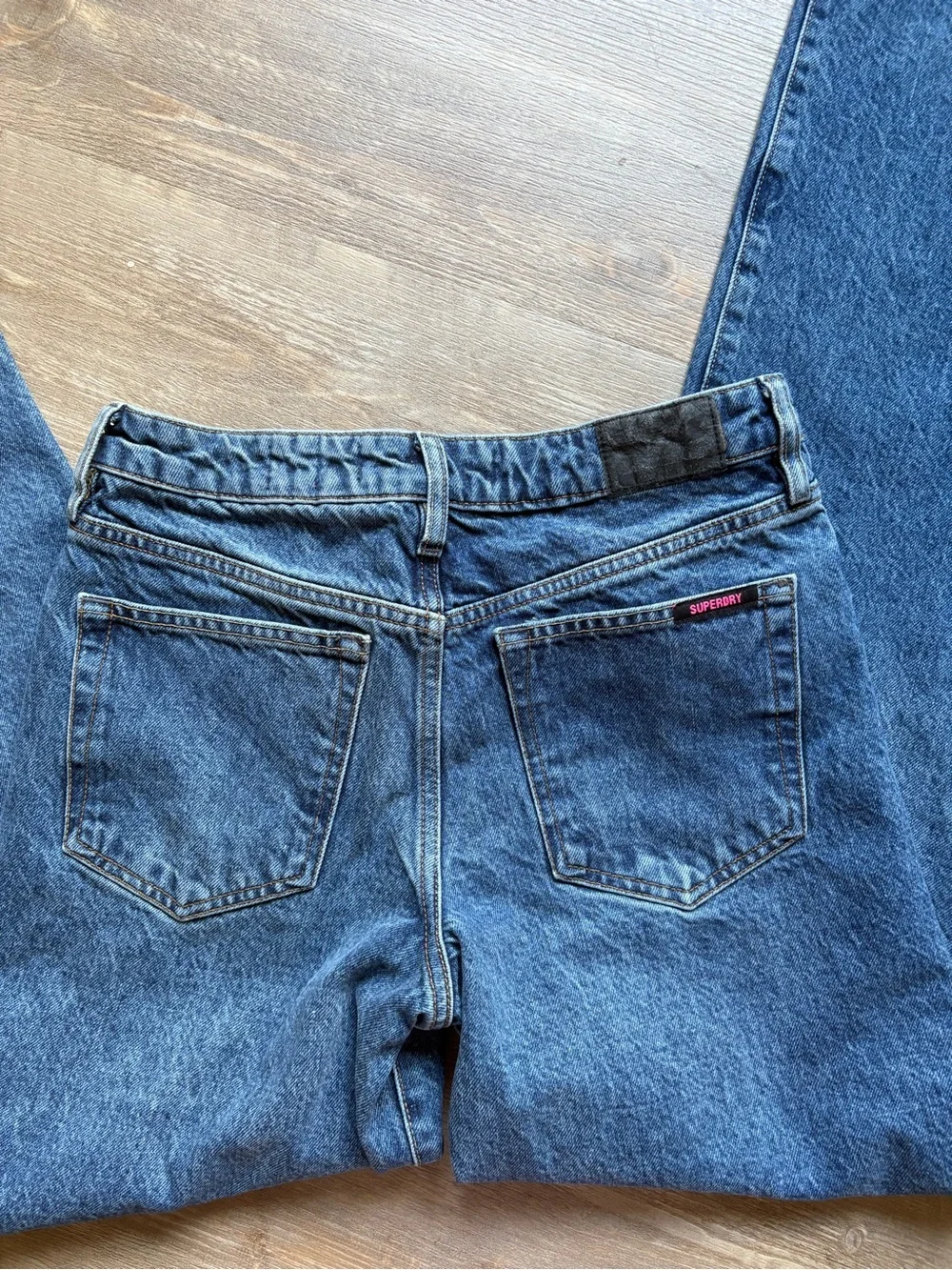 Title: Superdry Organic Cotton High-Waisted Straight Leg Jeans | Vintage Wash